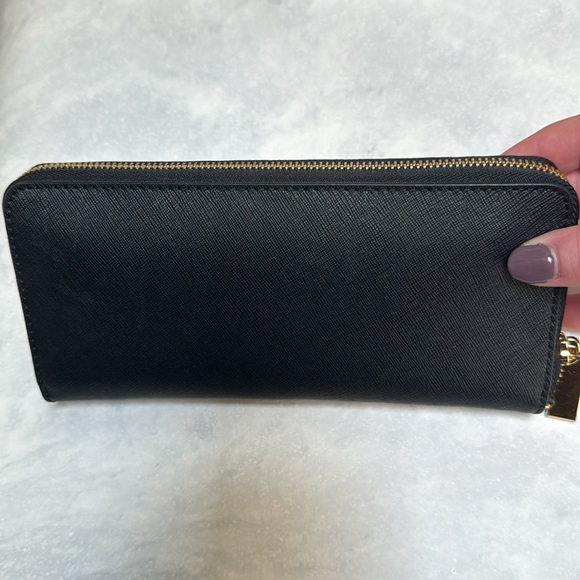 Michael Kors Saffiano Leather Large Continental Wallet - Picture 2 of 3